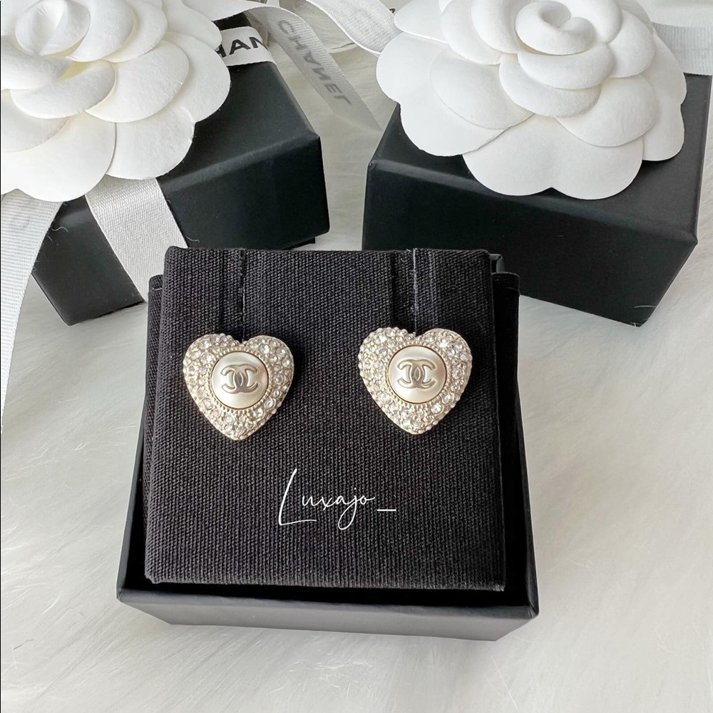SOLD Chanel 22B heart earrings